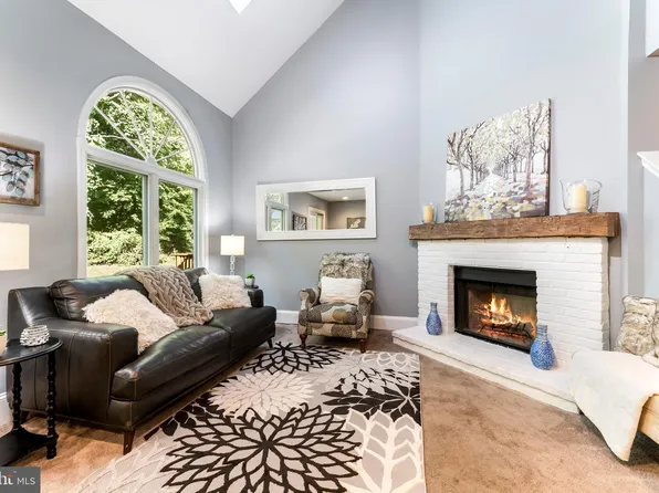 8 W Jonathan Ct, Kennett Square, PA 19348