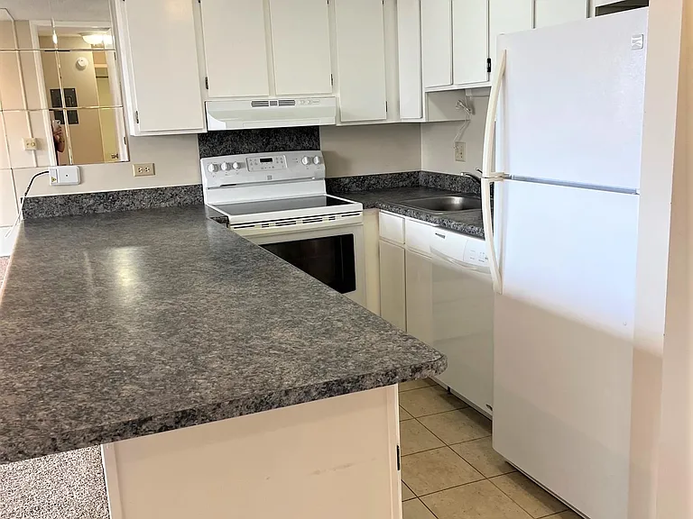 411 Hobron Ln #1012 — Photo 3
