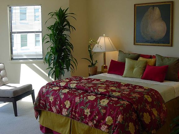 5th image of 2040 Laguna St APT 401