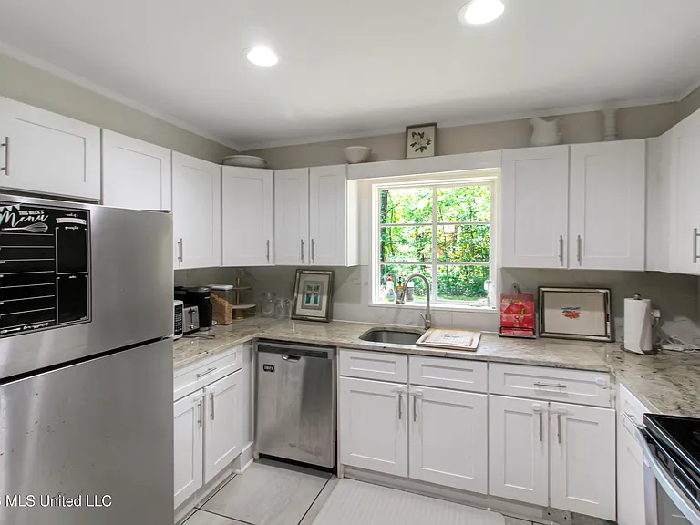 1849 Parkridge Dr — Photo 14