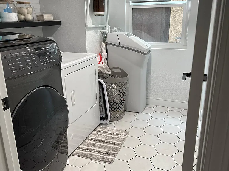 Phelan Ln — Photo 18