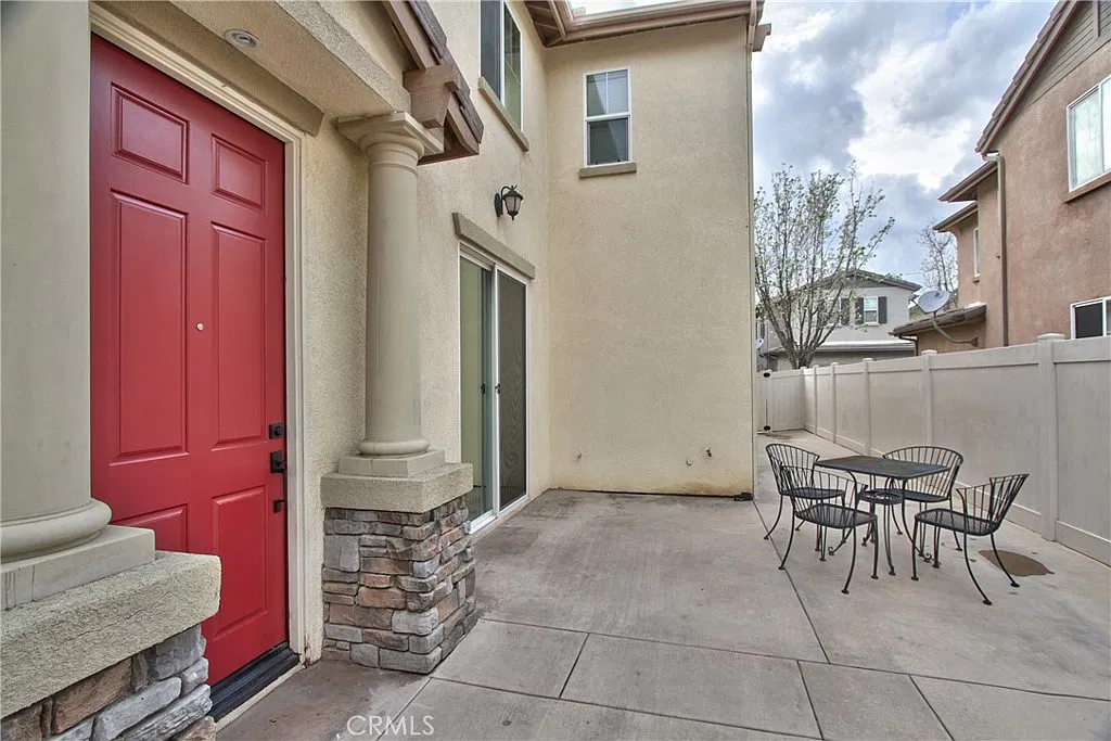 3 bed, 2.5 bath, 1727 sqft, $2,900 — Photo 3