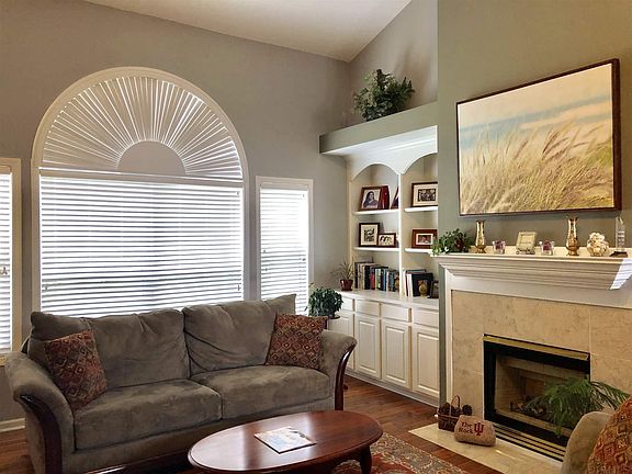 5th image of 807 N Callery Dr