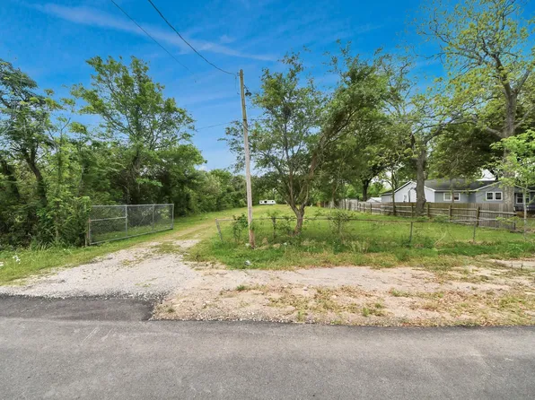 703 North Rd, Baytown, TX 77521