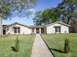 113 Pansy Path St, Lake Jackson, TX 77566