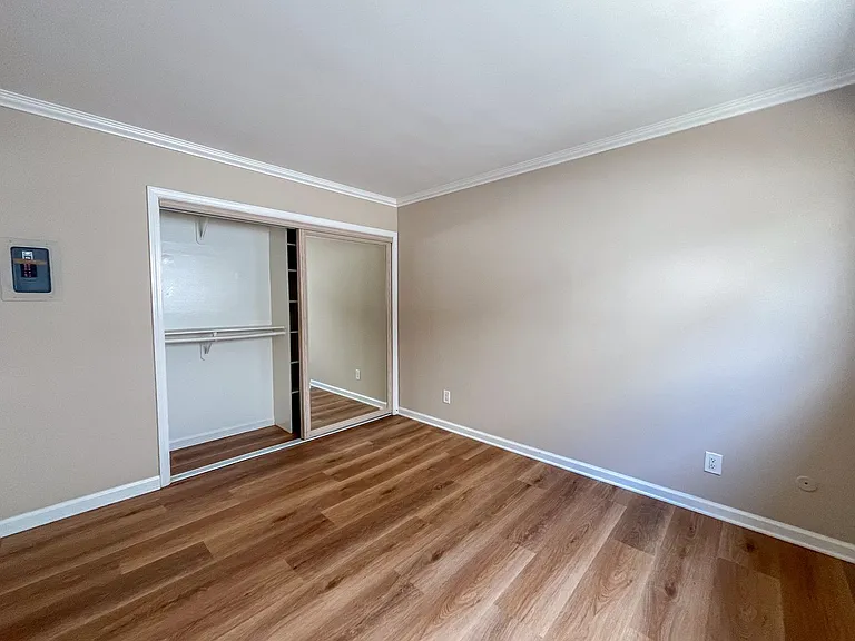221 Sheldon St — Photo 20