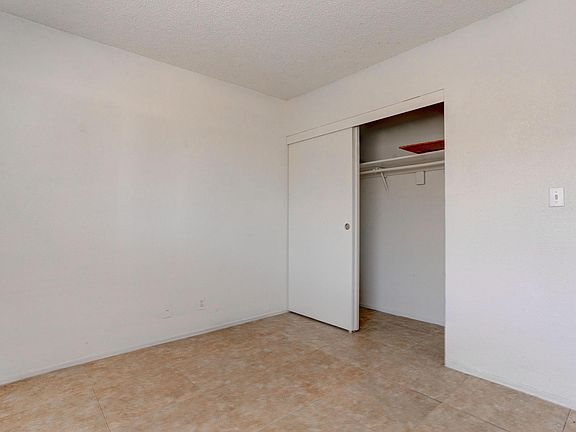 2nd image of 4380 Twin View Cir #4