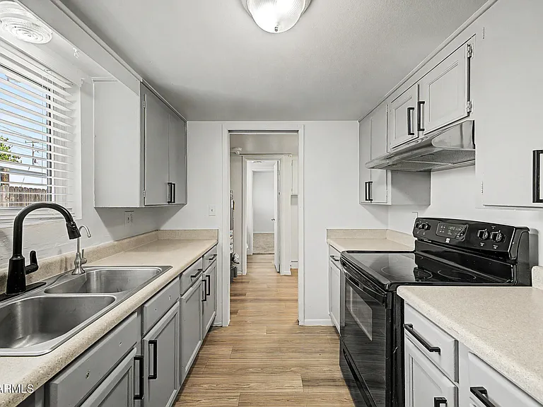 317 N Elm St — Photo 10