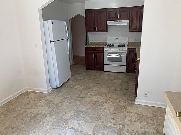 3rd image of 59 Sumner Ave Floor 1