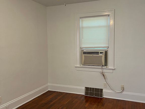 3rd image of 1705 Fontainebleau Cres APT 1