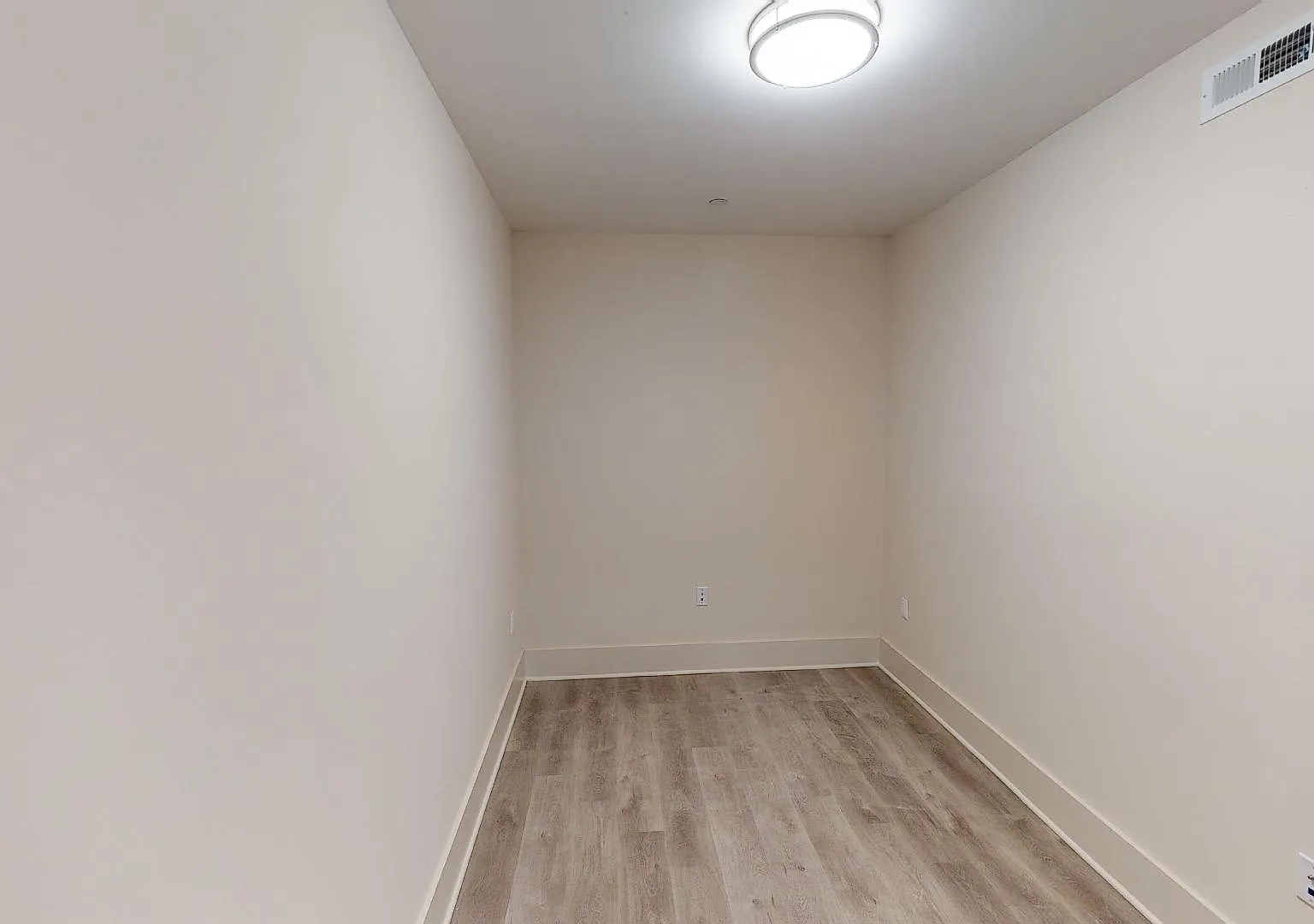 1 bed, 700 sqft, $1,747 — Photo 3