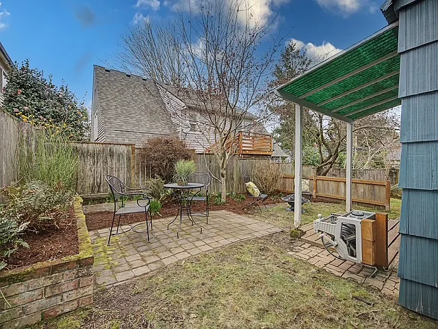 2220 SE Yamhill St — Photo 11