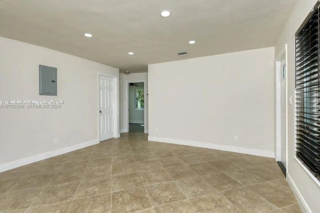 3700 NE 13th Ter, photo 7