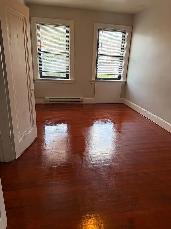 2 bed, 1.0 bath, 900 sqft, $1,200 — Photo 2