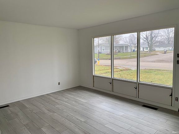 3rd image of 2630 Stadium Dr