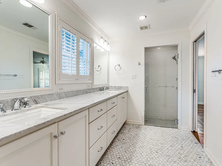 100 Seford Dr — Photo 23