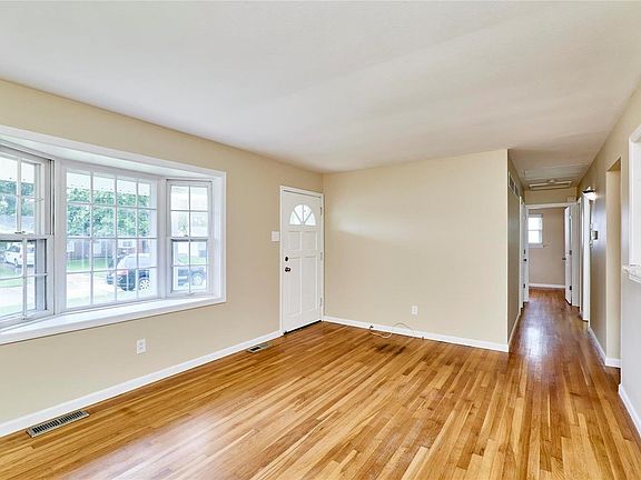 2nd image of 1960 Gerard Park Ln