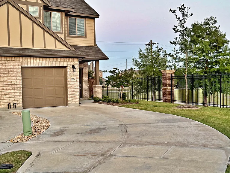 3236 Patrick St — Photo 3