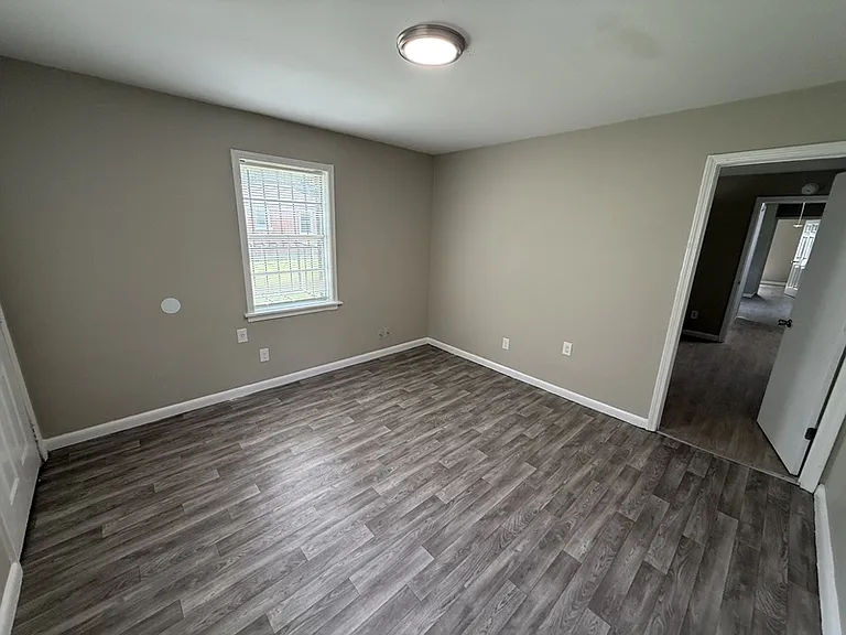 1351 Austin St — Photo 3