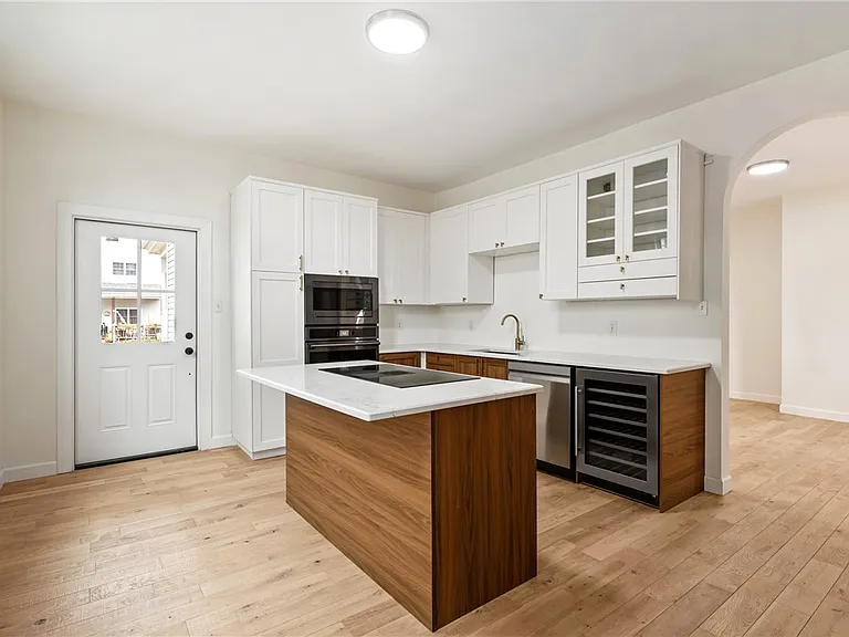 218 Fisk Ave — Photo 7