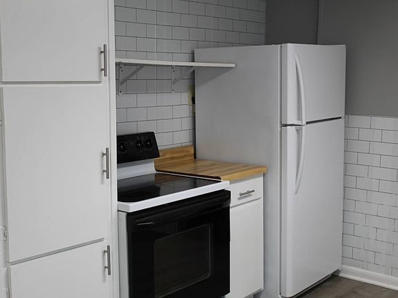 2nd image of 407 6th St #A