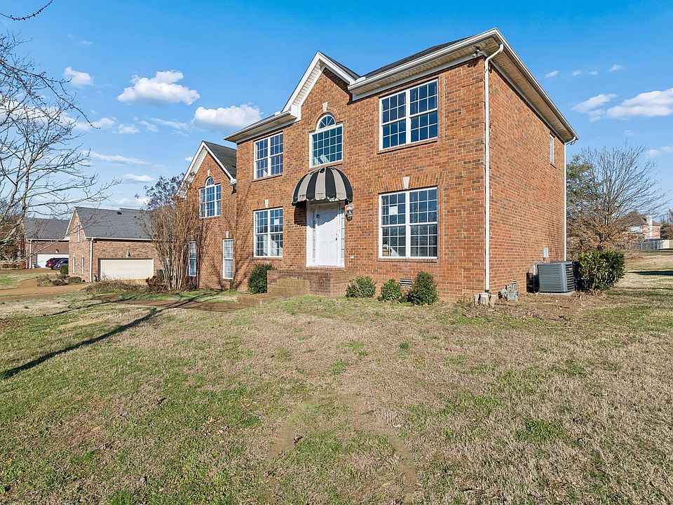 1st image of 138 Huntington Pl