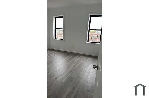 Building Photo - 9039 148th St #4D
