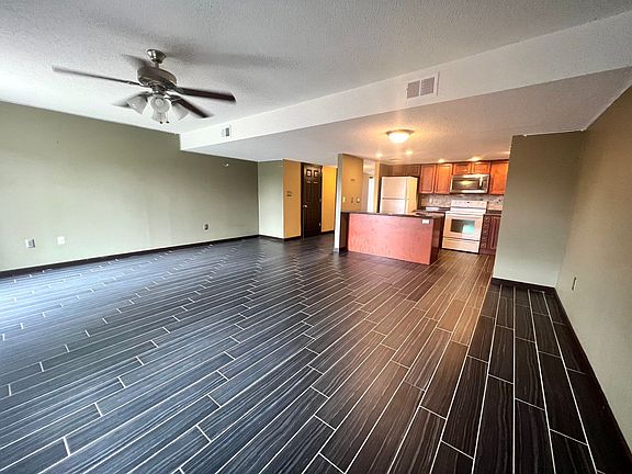 3rd image of 372 Schneider Dr Unit 17