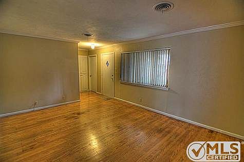 5th image of 1004 W Creek Dr