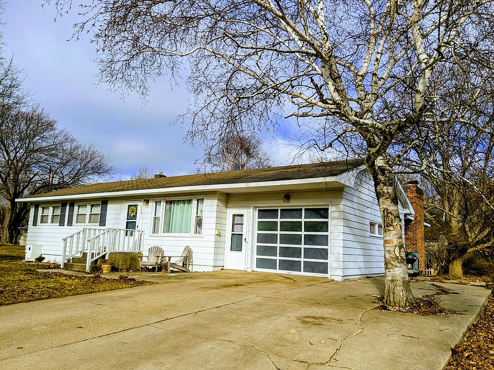 1st image of 904 Elder Ln