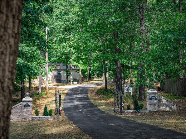 1205 E Hilltop Dr, Rogers, AR 72756