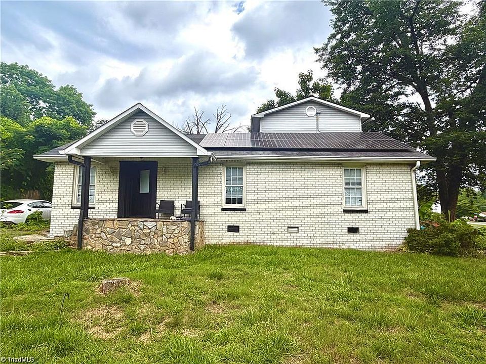1st image of 1004 Roach St