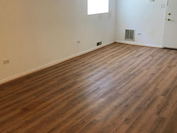 3rd image of 2344 W Cullom Ave #G