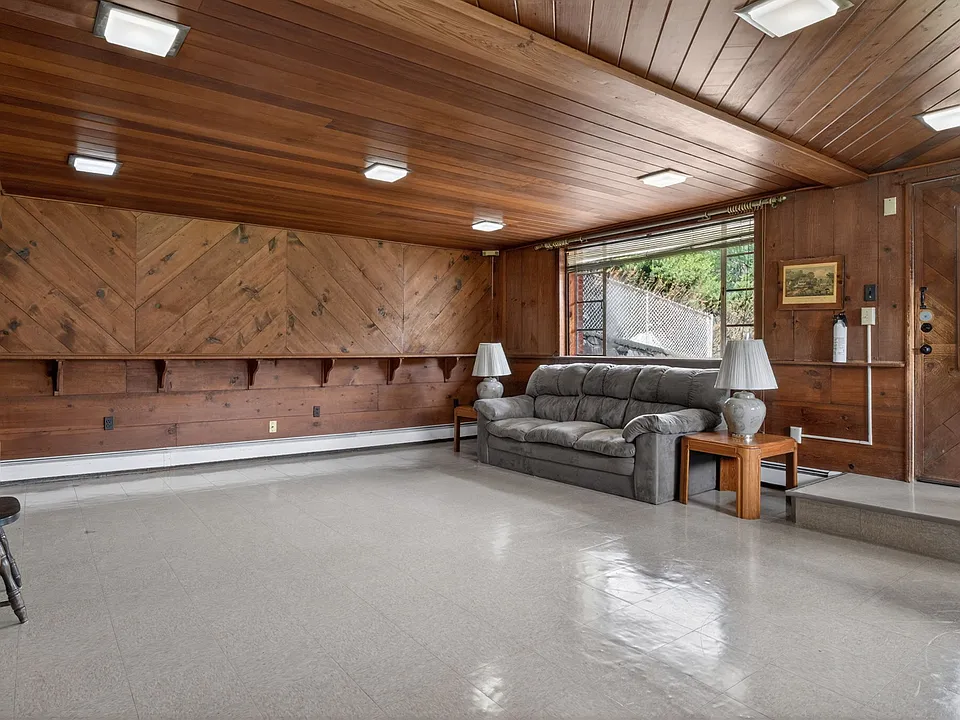 Living/Sleeping area