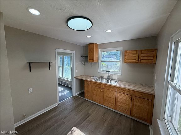 4th image of 3928 Strandhill Rd