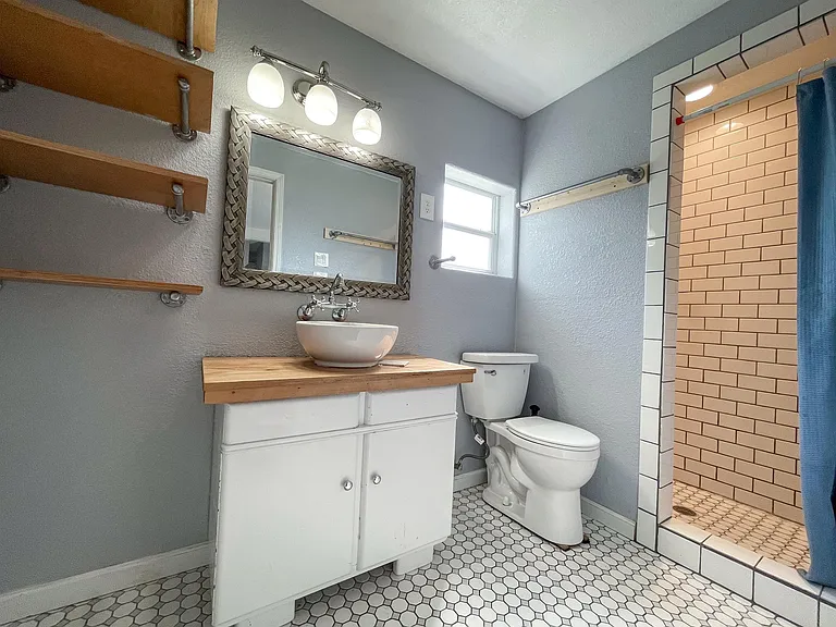244 Ridgewood Ave — Photo 5