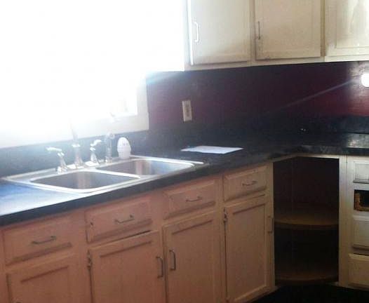 5th image of 173 Sprenger Ave