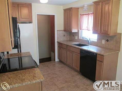Granite & Tiled Kitchen