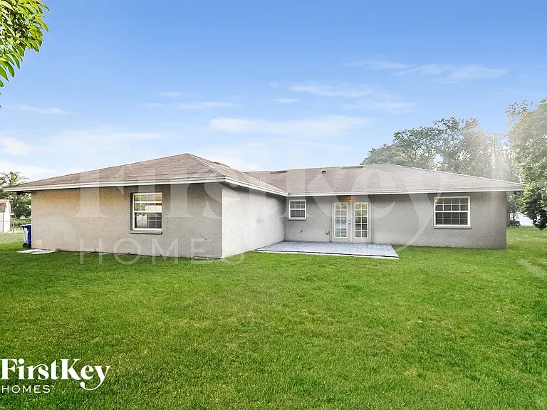 4635 Dillwyn Dr — Photo 15