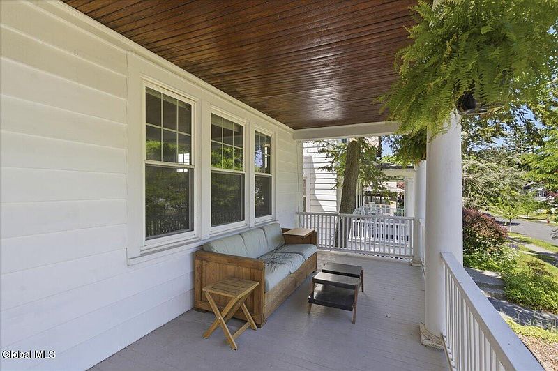 4th image of 42 Brookline Avenue