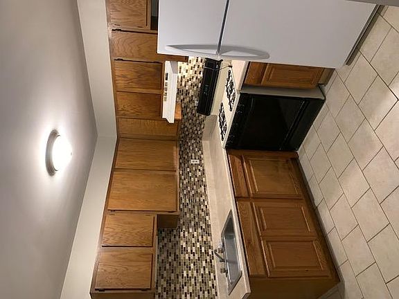 2nd image of 104 E Beaver Ct