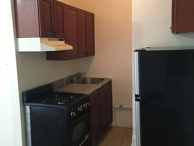 Sevilla Grande - Renovated Units at Journal Square Path — Photo 29