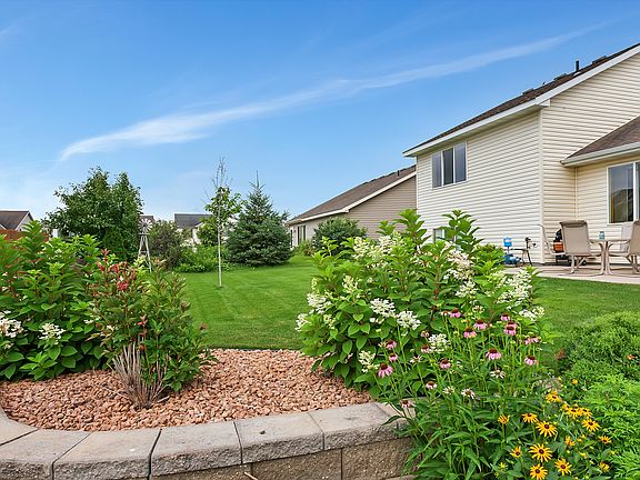 3rd image of 1908 W Oakes Dr