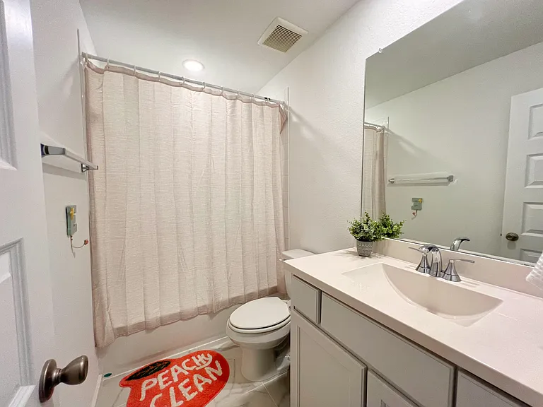 2410 Doncaster Dr — Photo 15
