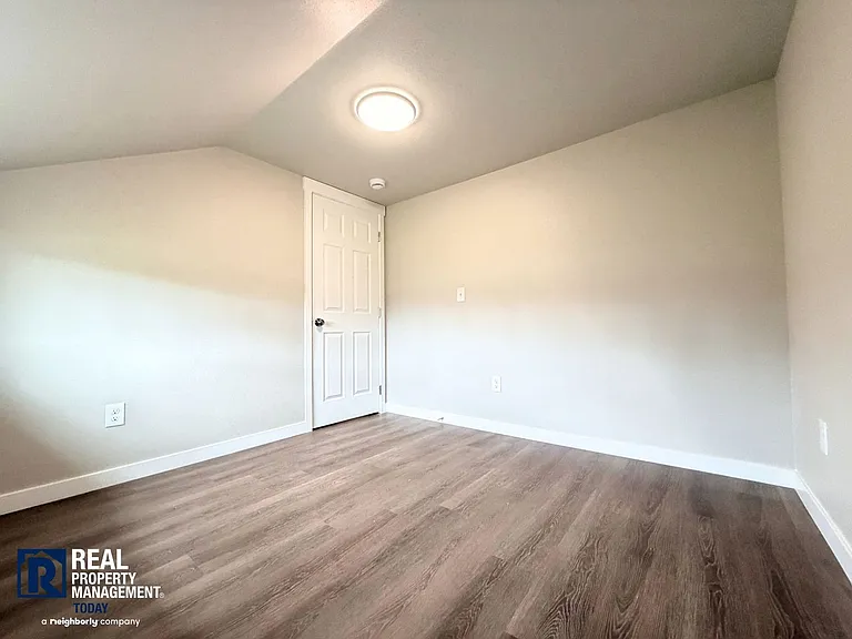 Hallassan Investments - Woo - 204-212 — Photo 25