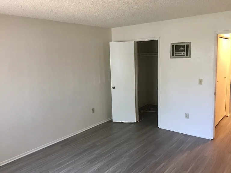 5245 Wood St #L — Photo 16