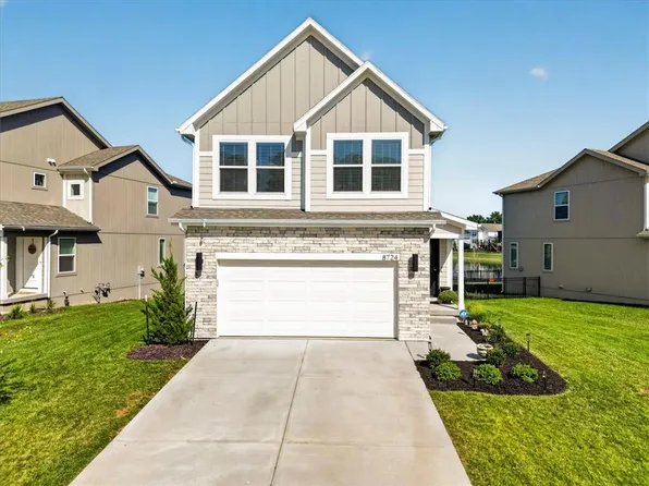 8724 SW Brickell Dr, Blue Springs, MO 64064