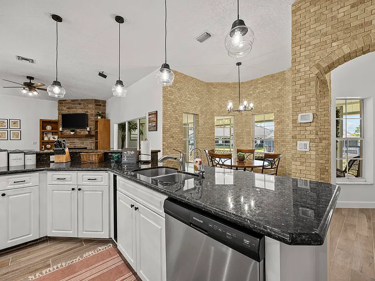 1782 Clydesdale Ave #HOUSE — Photo 9