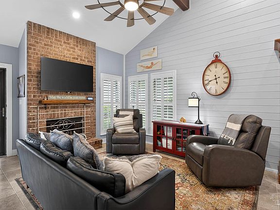 5th image of 389 Clubhouse Dr #4G