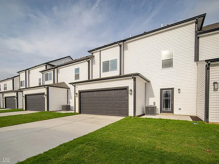 3 bed, 2050 sqft, $2,199 — Photo 3